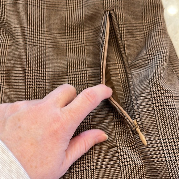 NEW Banana Republic Factory Plaid Tapered Pants‎ | Tan & Black | Size 14 - Picture 4 of 9